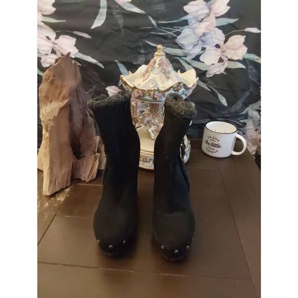 Trendy SHOEDAZZLE KAZI Black Faux Suede & Furry Shearling Ankle Boots Sz 8M - Picture 2 of 3